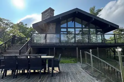 Image de Lakefront 5 Bedroom + 5 bathroom Cottage w/ Boat on Miller Island Muskoka