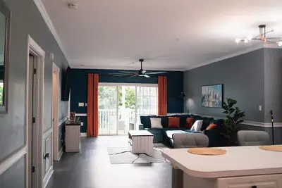 Image de The Blue Oasis- Charming 2-bedroom Condo in University Area with Privacy Balcony