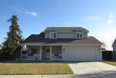 Image de Comfy home in quiet South Kennewick neighborhood!