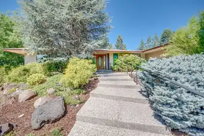 Image de Spacious, vintage home near River in Richland!