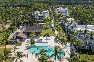 Image de 2-bedroom apartment beachfront premium residence with fitness room, Ac, WiFi