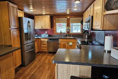 Image de Spacious 5-bedroom cottage in charming Laconia near the lake, beach, ski