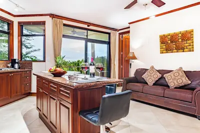 Image de Cozy and private suite with large terrace, great ocean views, and 3 resort pools