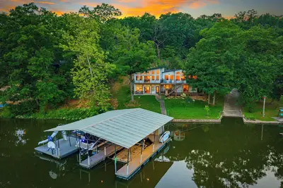 Image de Camdenton Lake Boat Dock, Lake Access & Patio