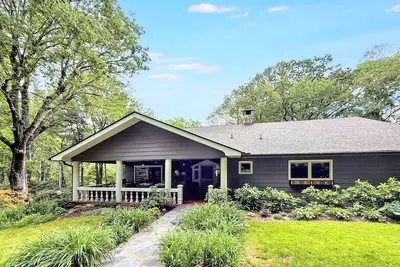 Image de The Bodhi: Spacious 5-bedroom retreat in Highlands with wooded mountain views.