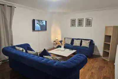 Image de 3 Bed House - Sleeps 6 - Parking - Wifi