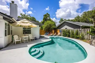 Image de Spacious Outdoor Seating, Beautifully Decorated, Prime Features