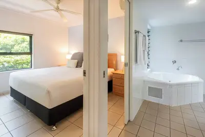 Image de Oasis 2 bedroom apartment including golf buggy for up to 6 people.