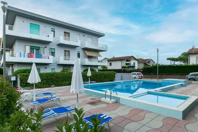 Image de Mara Apt. w/ Pool and Parking