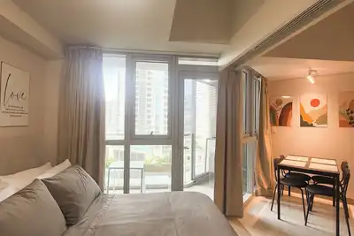 Image de Chic & Comfy Bgc Condo w/ Balcony Retreat