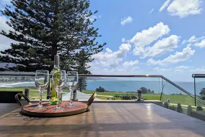 Image de Ocean-Pool & Bulli Beach Family Retreat - 4br, Walk to Cafes & Coastal Walk