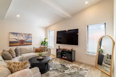 Image de Peaceful home near 59 N