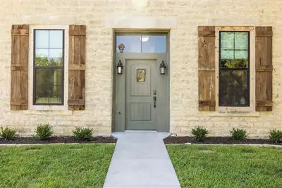 Image de Our Little Schoolhouse on Elm