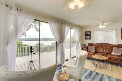 Image de Norfork Lake Views: Home w/ Deck in Henderson
