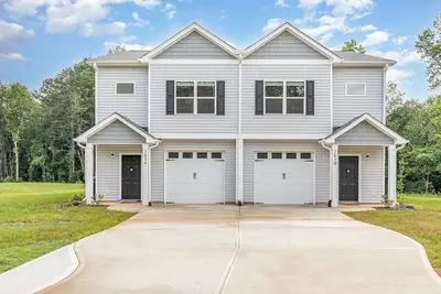 NewDuplex! 6Bed 5Bath - HotTubs - Sleeps 12!