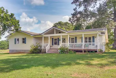 Image de 7 Mi to Center Hill Lake: Spacious Sparta Home!