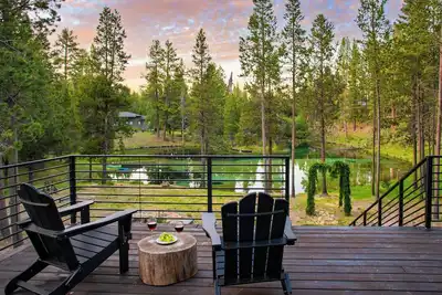 Image de Spring River Retreat | Lakefront Luxury w/ Hot Tub, Game Room & Near Bend