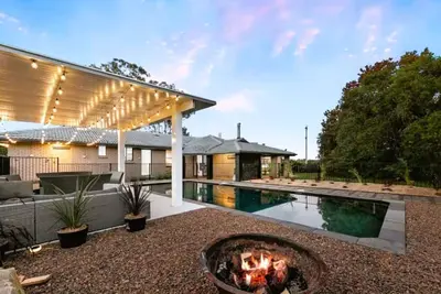 Image de Wine Stop Quarters  Pool, Tour, Pickup Wineries