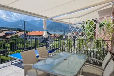 Image de 2-storey apartment with lake view, terrace, swimming pool, in the centre, quiet