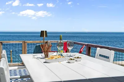 Image de Soak in the Hot Tub! Water Views and Ocean Scent!