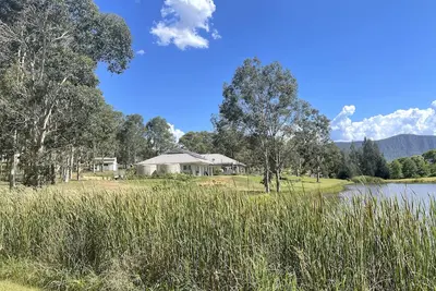 Image de Mistletoe Lakehouse -  stunning 6–7 bedroom residence set on 7 tranquil acres,