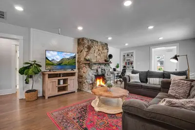Welcome to this cozy and inviting duplex!