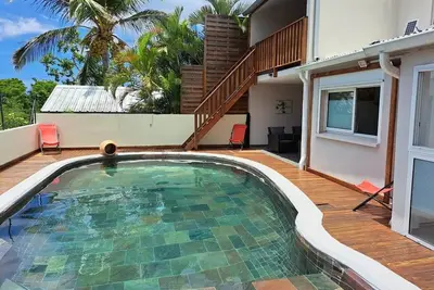 Image de Grande maison familiale avec jeux et terrasse près de Saint-Denis