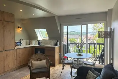 Image de Appartement Duplex 2 Pièces Centre-Ville avec Balcon et Internet Inclus