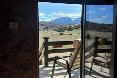 Image de Peaceful Cabin with Mountain View - Ideal for Families!
