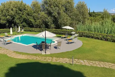 Image de Bel appartement dans une maison de vacances avec piscine, Wifi, climatisation et Tv