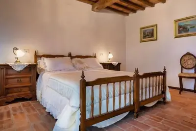 Confortable appartement dans une maison de vacances avec Wifi, climatisation, piscine, Tv et parking