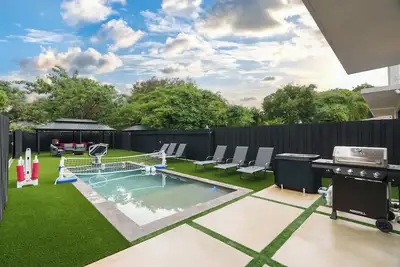 Image de Tokyo Modern Lux Home in Miami, Pool, Grill, Backyard Lounge
