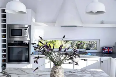 Villa style Ibiza avec vue mer – Évasion nature proche de Sitges