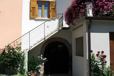 Image de Appartement 'Odorizzi Canyon' avec vue sur la montagne, jardin commun et balcon