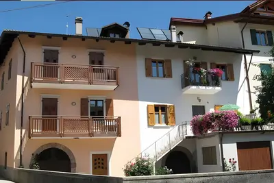 Image de Appartement 'Odorizzi Dolomiti Di Brenta' avec vue sur la montagne, jardin partagé et balcon