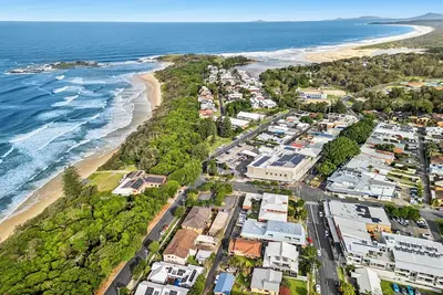 Image de Beautiful beach house in the heart of Sawtell. Park once. Walk everywhere