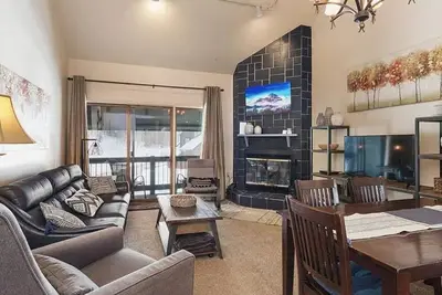 Image de New Listing! Prime Location | Shared Hot Tub | Deck | Mtn Views | Dogs Ok