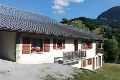 Image de Maison de vacances 'La Clé Des Champs' avec vue sur les montagnes, terrasse privée et Wi-Fi