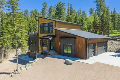 Image de Incredible Property Rooftop Deck, Hot Tub, detached Gazebo w/ Gas Fire Pit!