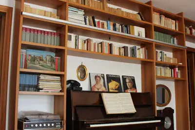 Image de House Immersed in Nature, Not Far from the Sea.