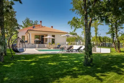 Image de Villa Marija – Élégante villa avec piscine privée et salle de jeux au cour paisible de l'Istrie centrale
