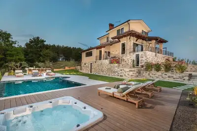 Image de Villa Clara – Une superbe oasis de luxe avec grande piscine, bien-etre, salle de jeux, fitness et vue imprenable sur Motovun