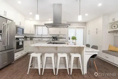 Image de Aldergrove - Sleeps 10 - Hot Tub