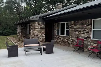 Image de Ozark Foothills Country Home\nNewly Remodeled