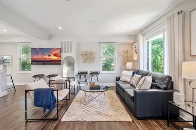 Image de Walk to the stadium! - Lighthouse on Glenwood