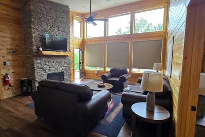 Image de Cardinal Pool Cabin – 2br Mountain Retreat with Private Indoor Pool, Hot Tub &am