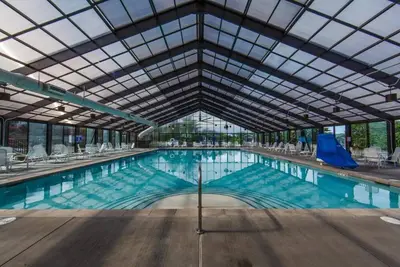 Image de All-Out Fun & Total Relaxation l Onsite Golf, Pools, Hot Tubs & Movies!