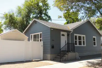 Image de Hot Tub 2br Stay Minutes to Hospitals - Pet Friendly with Fenced Yard & Grill