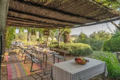 Image de Petite maison 'Casale Per 14 Persone' avec piscine partagée, Wi-Fi et climatisation