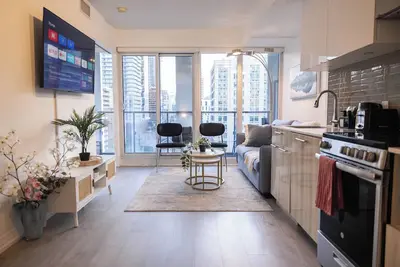 Image de Cozy Downtown Suite: Steps from Eaton Center